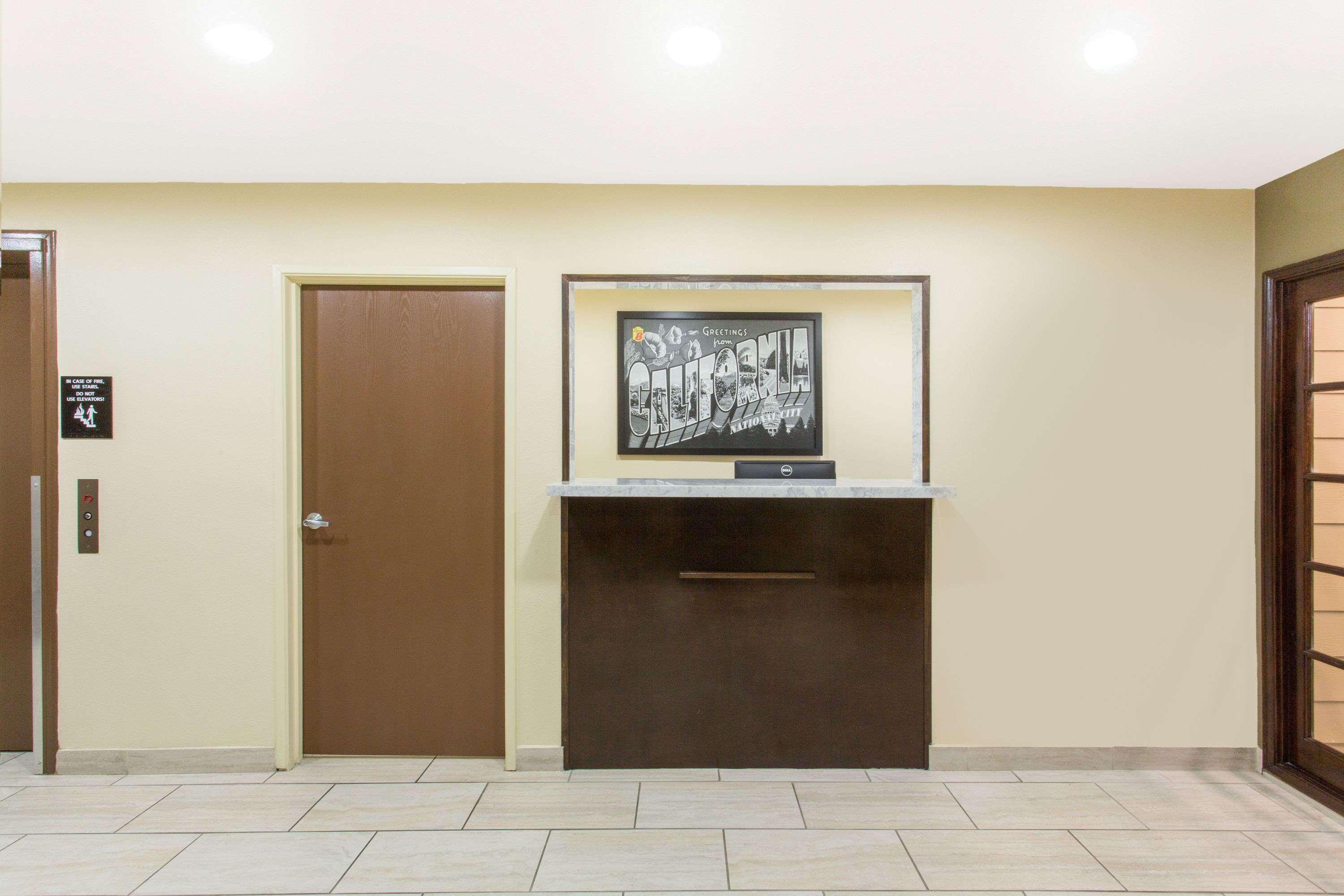 Super 8 By Wyndham National City Chula Vista Eksteriør bilde